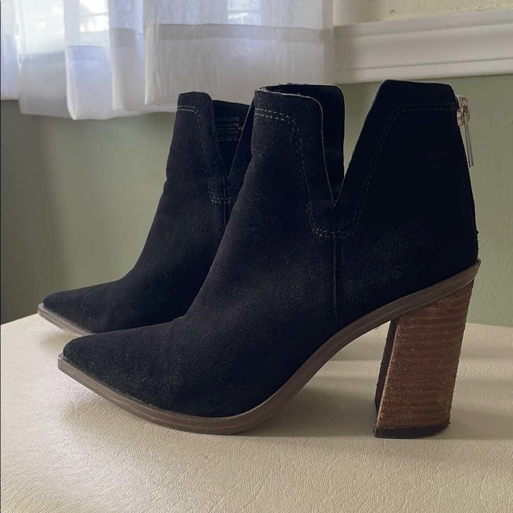 Chic Black Suede Ankle Boots
